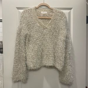 MOD On Trend | V-neck Cream Sweater